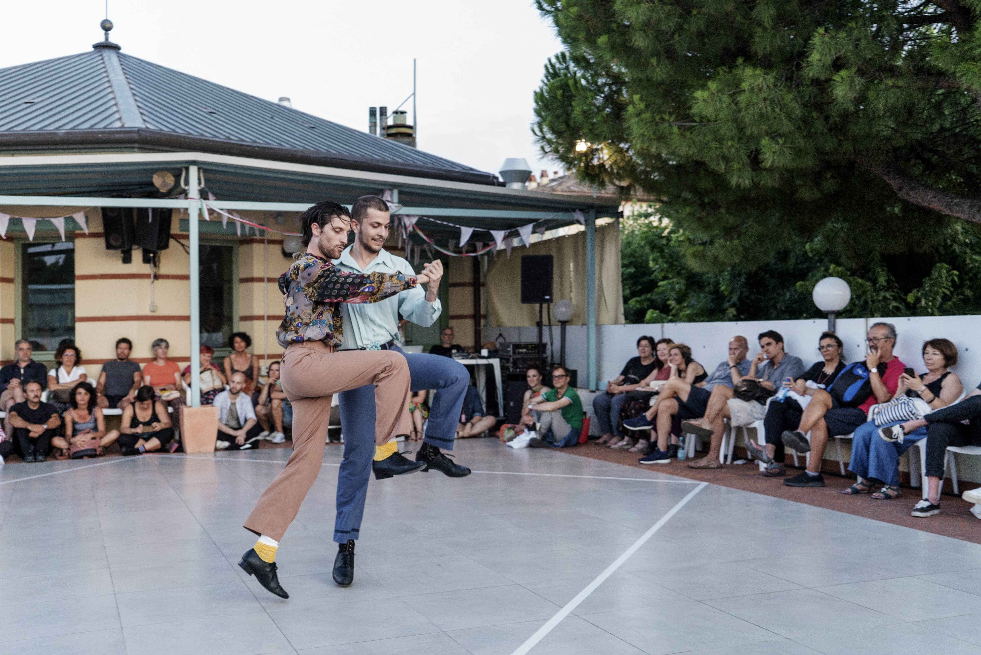 https://www.danzaurbana.eu/festival/en/wp-content/uploads/02-Save-the-last-dance-for-me-©-Claudia-Borgia-Chiara-Bruschini-1.jpg